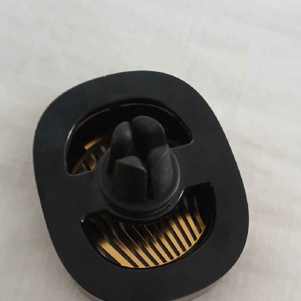 diptyque Black and Gold Oval Car Vent Diffuser - Picture 2 of 3